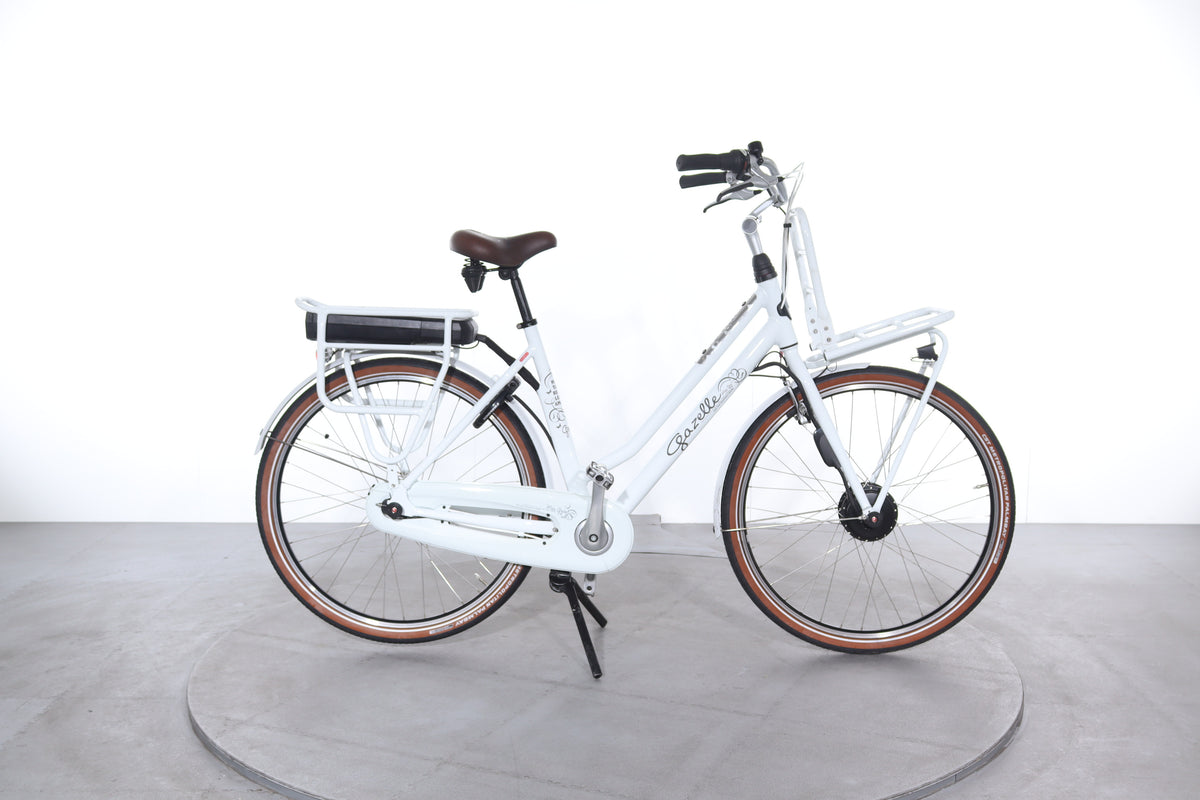 gazelle fahrrad weiß Miss Grace C7 HFP electric bike refurbished Spielzeugkorb:Leinenstoff POC Fahrradhelm Omne Lite stromer