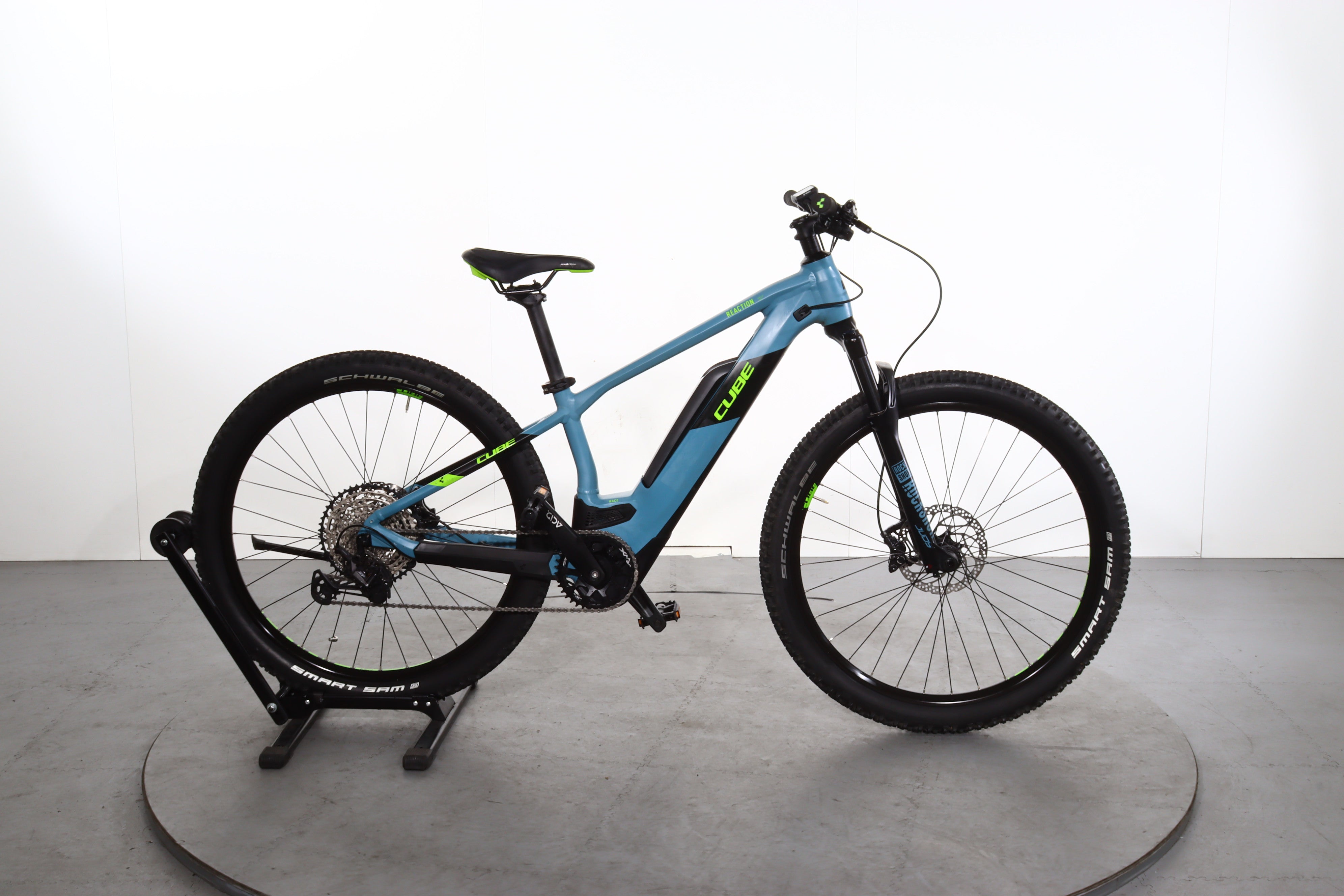cube reaction race 2020 e-bike Electric bike Hybrid refurbished Jungenfahrrad 24 Zoll schwarz Griffleiste und Metallschild:Gelb Cube STEREO HYBRID 160