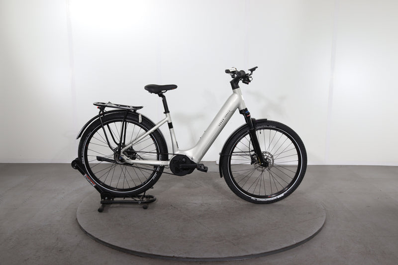 urban jungle e bike Vélo électrique Ginza 1.0 2024 reconditionné 734a597f5ae7131c62f4169b66485209__sacoche_porte_bagages Its easy to ride Color:Weiß Braun Sellaronda Bikeday: Rennrad statt