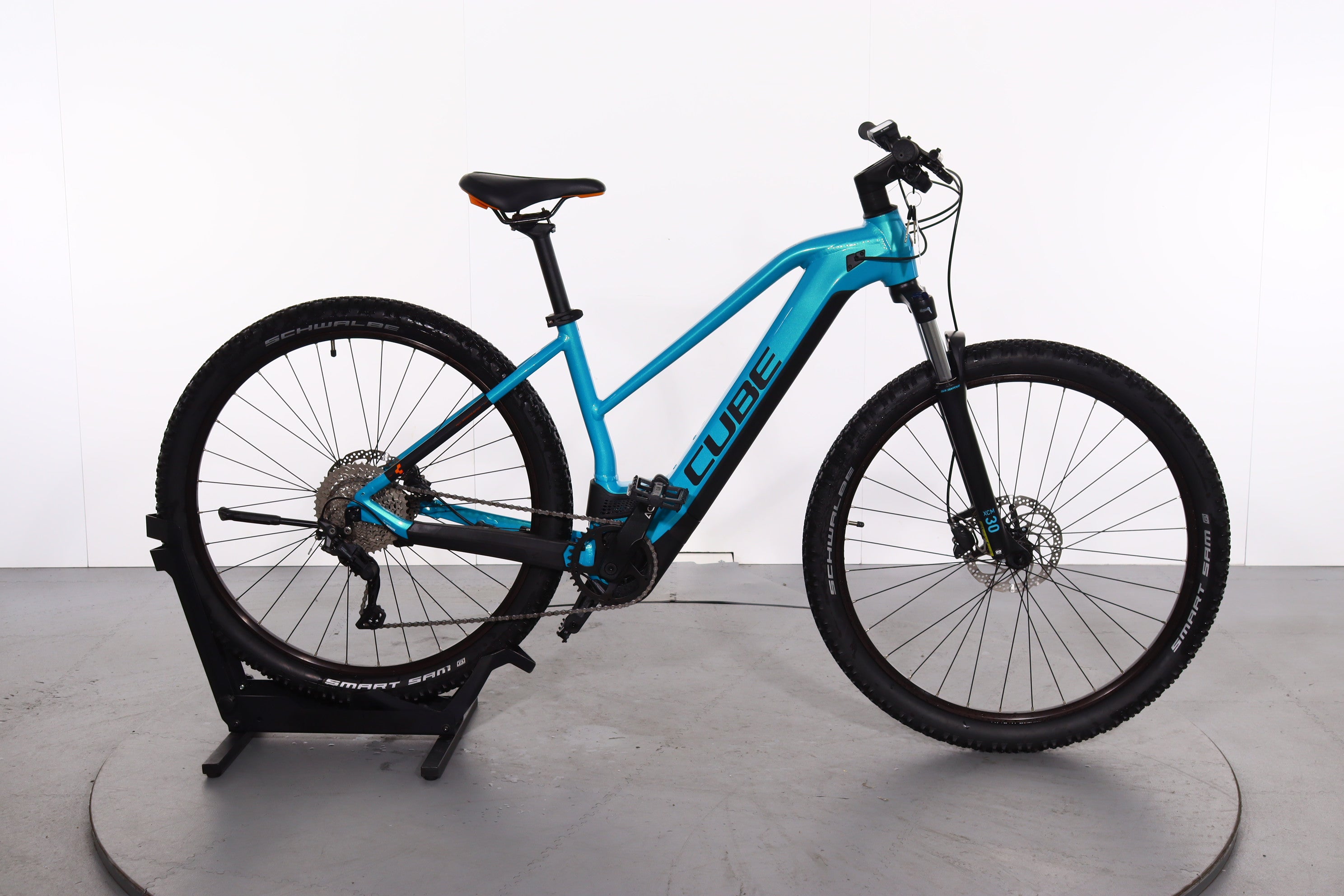 slack gravel bike Handbuilt Steel | CrMo Earthling, Iris Shirt Size:Medium BMC releases its first speed drivetrain for all tool pack