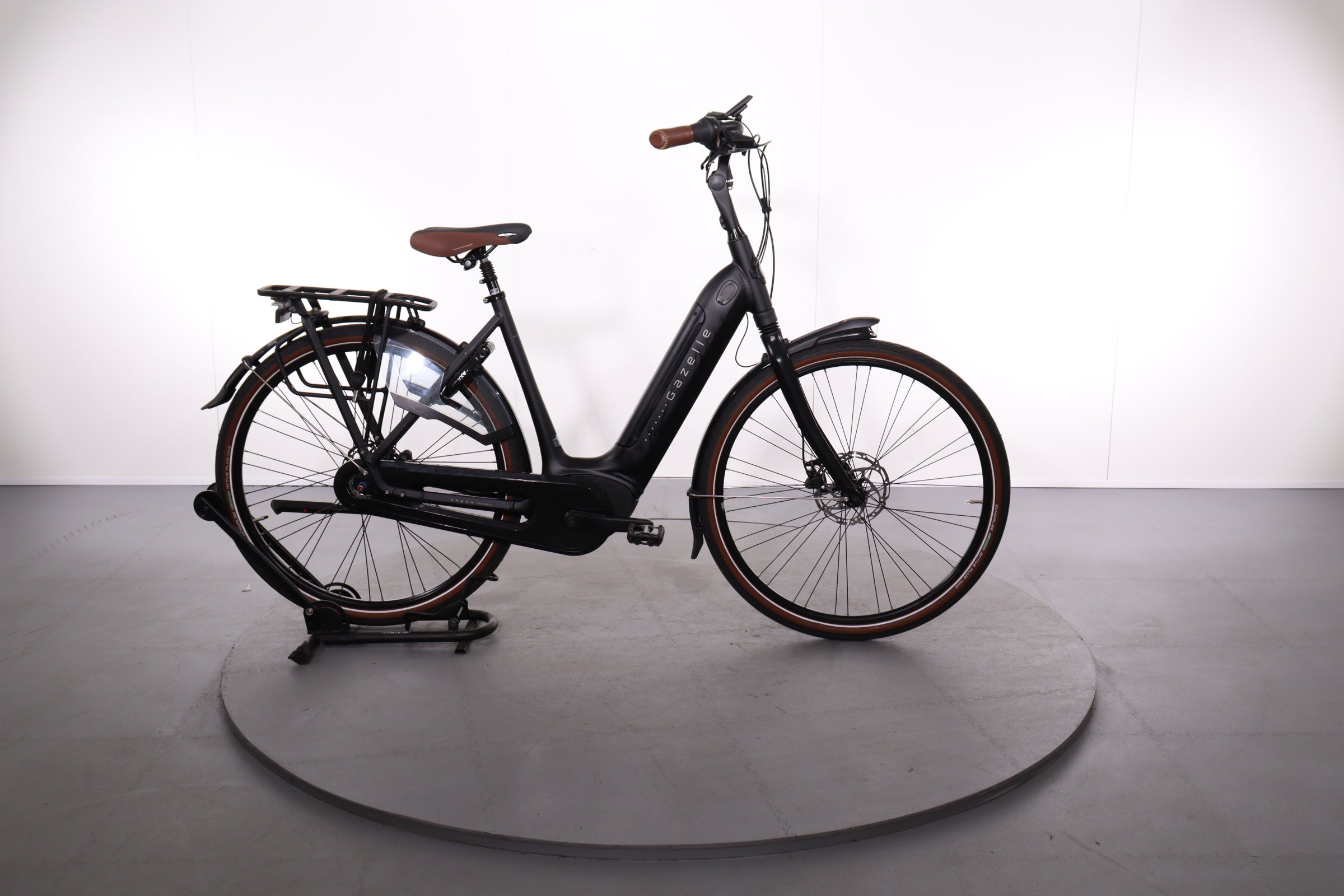 Gazelle GRENOBLE C8+ 2023 refurbished electric bike | Upway