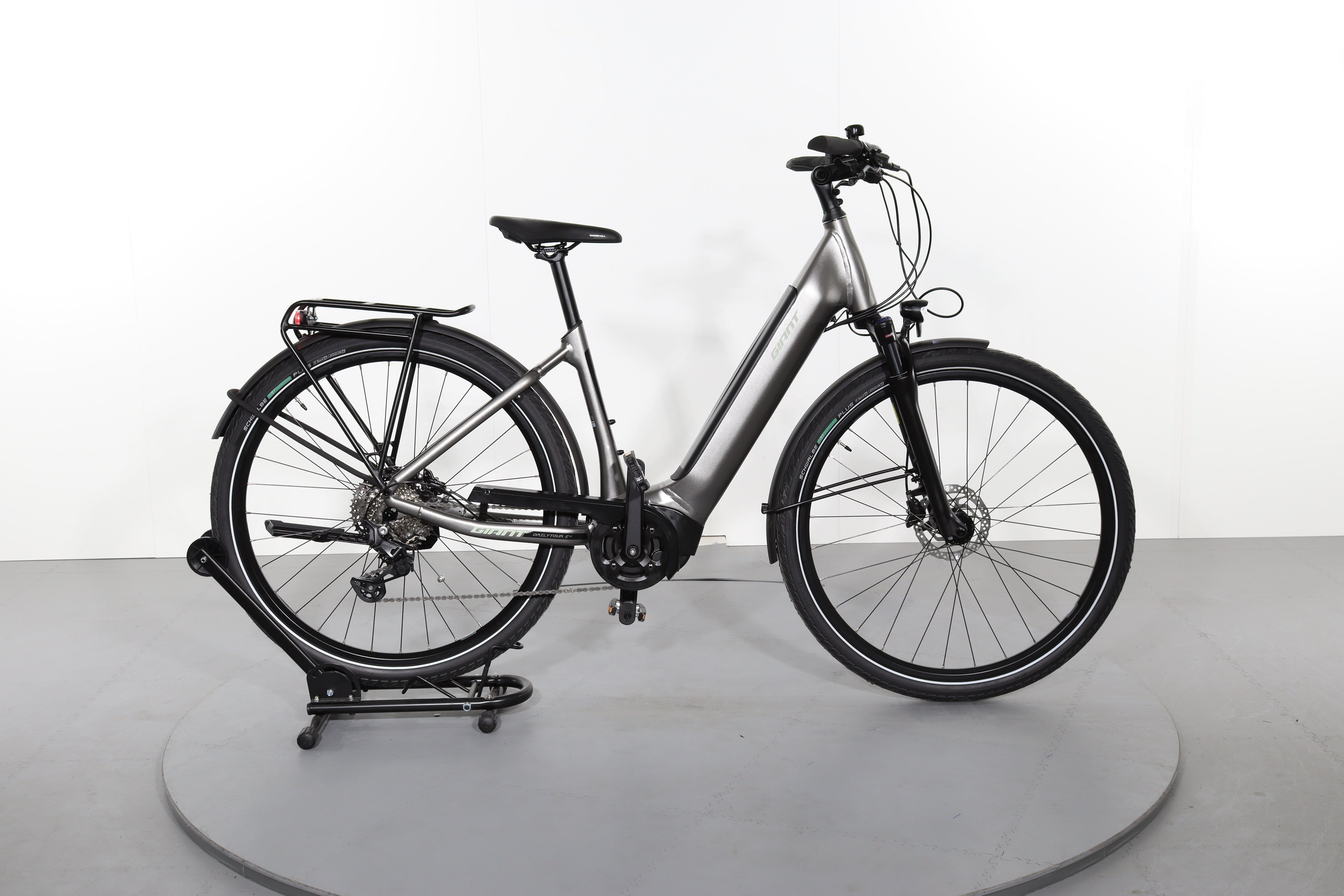 giant e bike trekking / touring Electric Bike Giant Daily Tour E+2D LDS refurbished