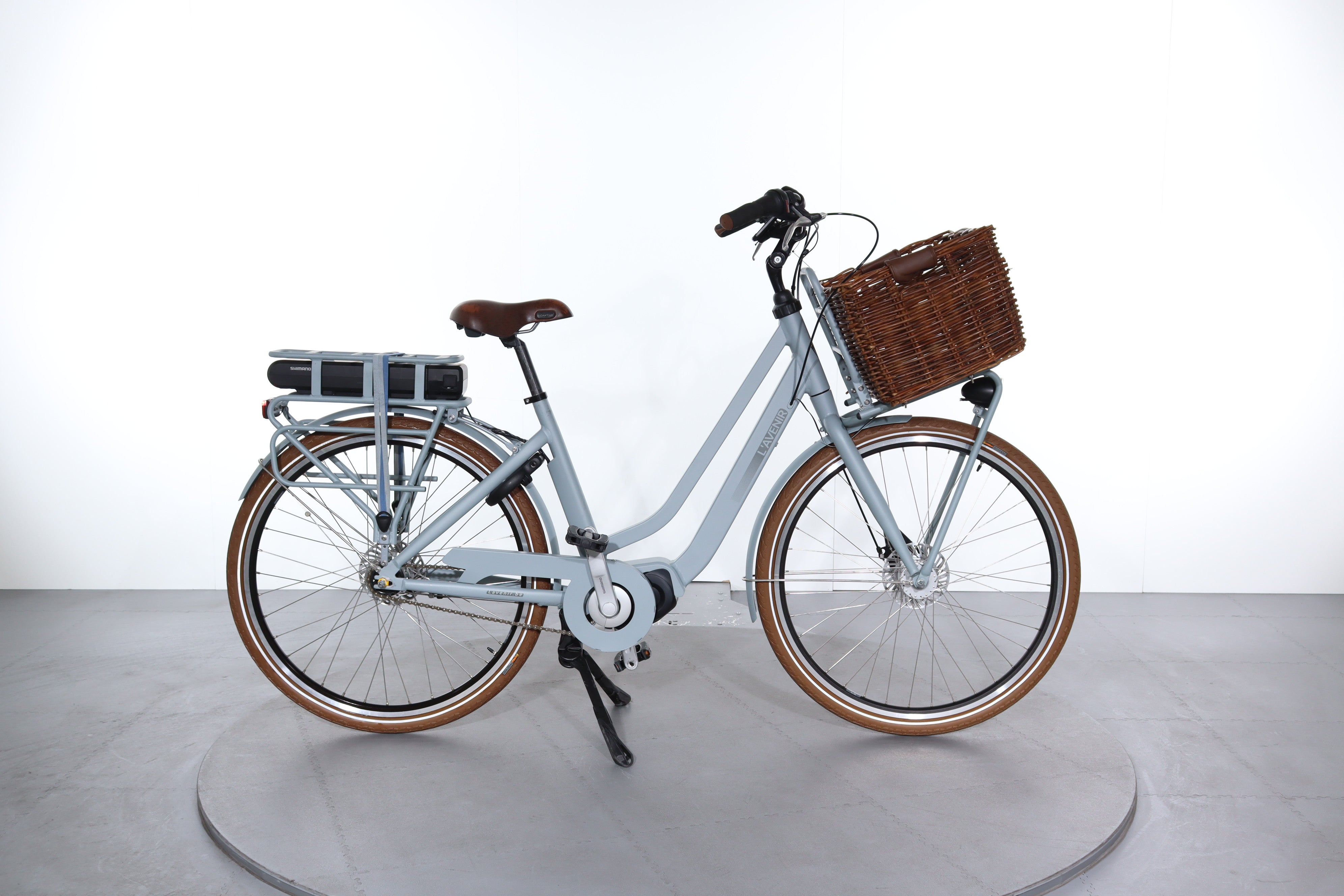 llobe hollandrad L'Avenir Midtown E electric bike refurbished